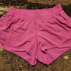 Lululemon Hotty Hot Low-Rise Lined Short 2.5